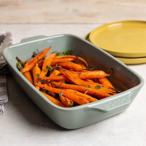 Medium Stoneware Casserole Dish, 11 x 7.5 Inch